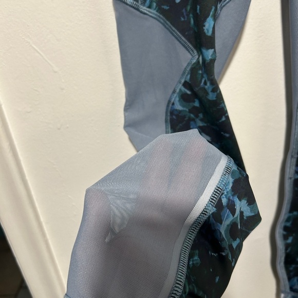 Lululemon running in the city 7/8 size 4 - Picture 2 of 6